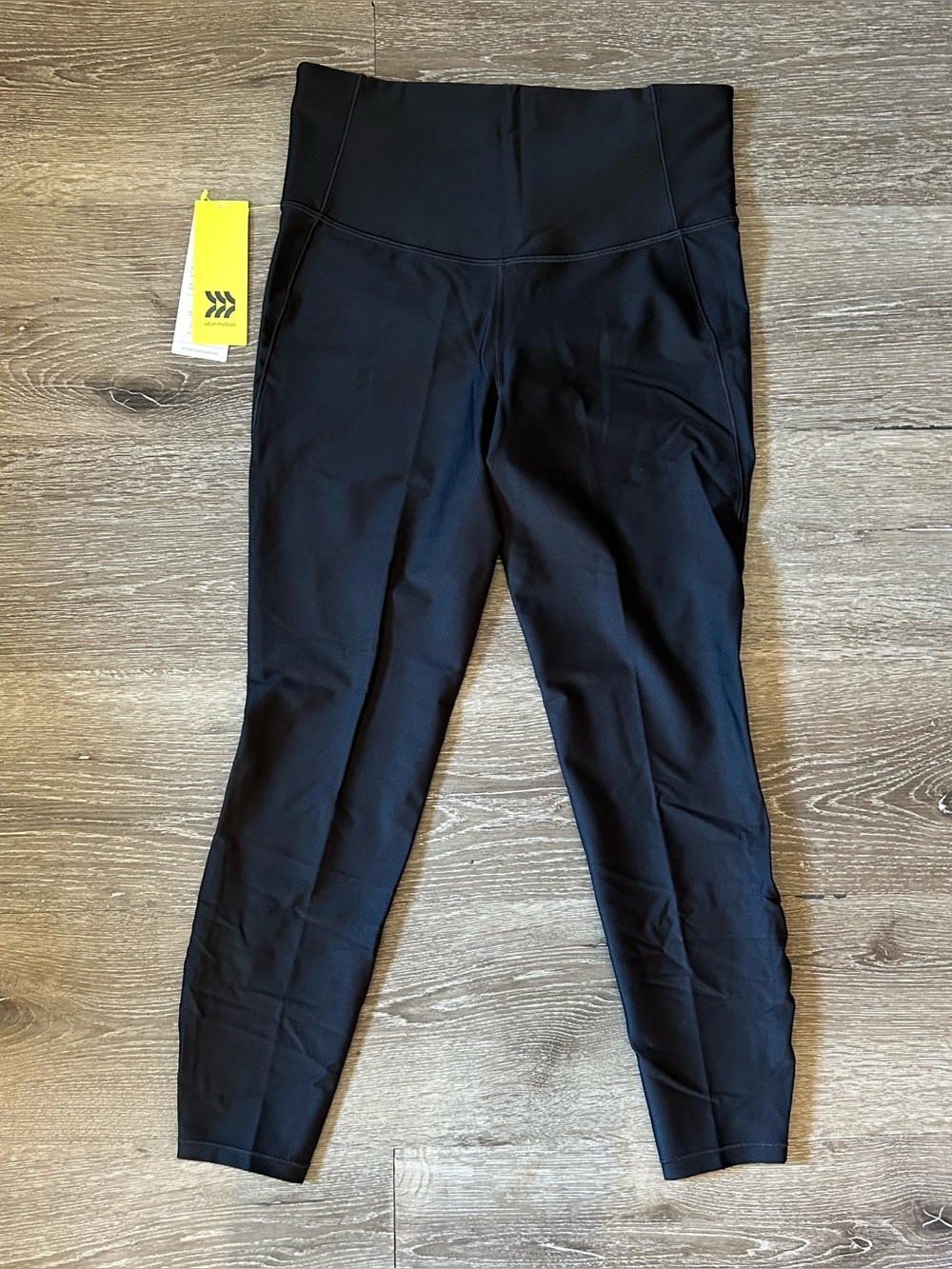 NWT Medium All In Motion Black High Rise Cropped 7/8 Leggings Effortless Support